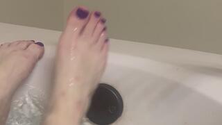 ???? Purple Toes in Whirlpool Bliss ????