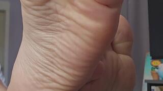 Do you wanna stroke to my desk soles?