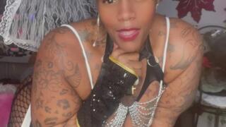 Watch Kinky Betty back at it again????????????????