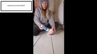 Luckynumbersevens tries powder for her sweaty feet