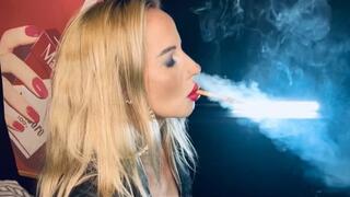 Close up Smoking Side View Smoking marlboro 100