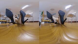 3DVR180 height 172 Amy Supervisor humiliates the dwarves