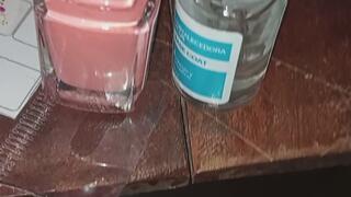 Pintando mis pies: fetiche de uñas y belleza descalza.