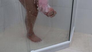 Dolce Amaran in shower showing feet and legs - BBW - SHOWER SCENE - FEET - FOOT - SOLES - WET - DUST FOOT - PEE - PISSING