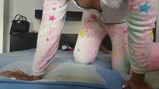 Vannesa in pajamas reveals special wrinkled soles (7)