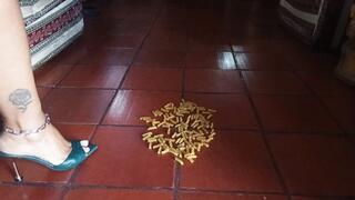 Crushing and crushing with high heels (3)