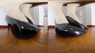 3DVR180 172 cm talAmy the female boss has shrunk the Qilin