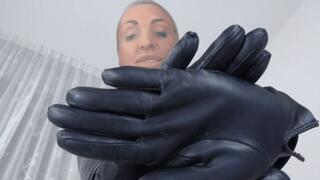 Una sadica in incognito - An undercover sadist ( 2 PART MP4 - MOBILE VERSION )