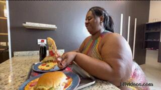 Smelly Farts While I Eat My Lunch - FULL VERSION - FULL HD QUALITY (1920 X 1080) MP4 VIDEO FILE - SPECIAL PRICE: 36 MINUTES FOR US$ 19,99!
