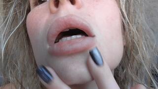 WET LOOK AND NATURAL LIPS.