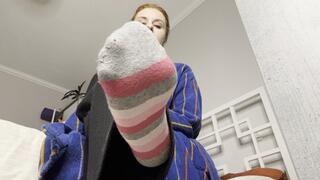 Cum for my smelly feet!