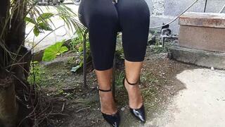 She invites you to enjoy the pronounced arches of her feet and her high heels (3)