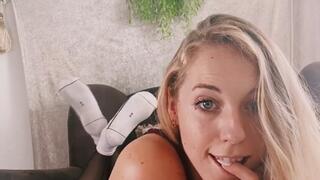 054: Sneaker Socken und Kehlenfick