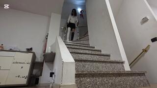 Miss Annika si sta preparando ad uscire e come sempre e molto vanitosa. Deve sempre essere molto bella e nello stesso tempo molto sensuale. Si prova le scarpe, si mette lo stivale insomma una vera Top model.