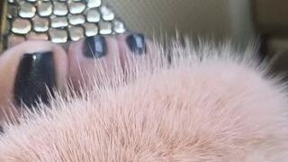 Arcos Viajeros 18 Fluffy Mule Heels and Black Pantyhose by Milah