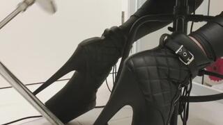 Sissy - Getting fucked by Dragon Dildo