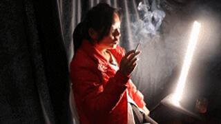 4K MARTINA smokes a lot of smoke