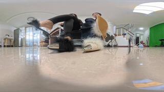 VR360 XINGGAN ERER POV crushes and tramples on dwarves