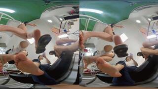 3DVR180 MARTINA ERER XINGGAN LELE chats and humiliates dwarfs