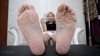 Sexy Asian girl Mang ming showcases her sexy 39EU big feet7 HD