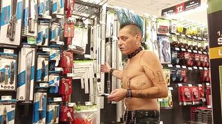 11-24-2025 Monday Trash: Shopping Barefoot & Shirtless