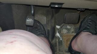 Pedal pushing toes out