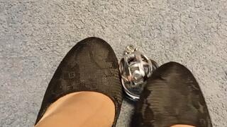 Nylon feet in pumps toys with cage