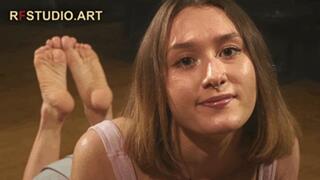 Evie - Hot Foot Show (UHD 4K MP4)