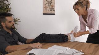 Un'impiegata da disciplinare - An employee to be disciplined ( 1 PART MP4 - MOBILE VERSION )