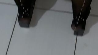 FUCKING BIG ASS SLUT CROSSDRESSER