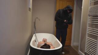 The Bondage Bath wmv