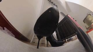 VR360 LELE boots and cotton socks dominate the dwarves