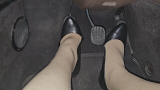 Pedal pumping and cold start in black leather office décolleté