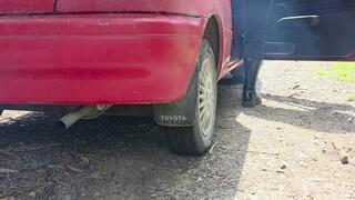 Extreme Revving with smokey exhaust