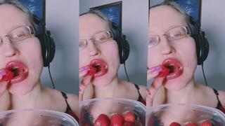 ASMR STRAWBERRY EATING - ASMR, EYE GLASSES, GIANESS, LIPSTICK , Big LIPS, MOUGH, FOOD, FACE FETISH, LONG NAILS