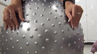 Juicy ass jumping on a gym ball Jc