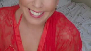 Maisie Lewis striptease