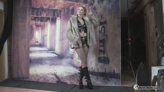 Izzy Delphine 03 - photoshootbackstage