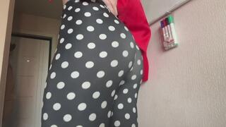 ass shaking in leggings