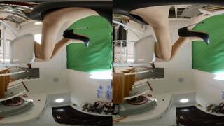 The 3DVR180 MIXUE pov stockings and high heels were trampled to pieces