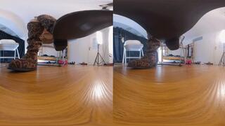 The 3DVR180 XINGGAN boots rule the dwarves