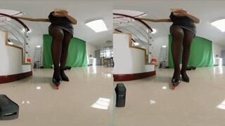 3DVR180 ERER tramples on sausages