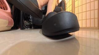 The power of MARTINA Giant Black thick-soled sandals