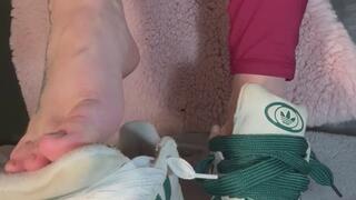 Heavenly campus shoe play