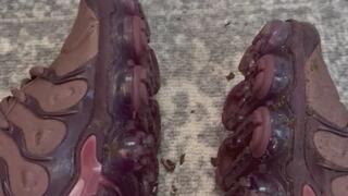 Vapour sneaker rubbing