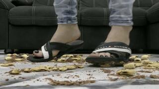 It's a hard crush video with no mercy for the gummy bears MP4 HD 720p