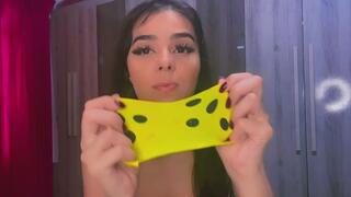 MORDENDO BALOES biting balloons