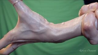 Rebecca Diamante's big hands veins