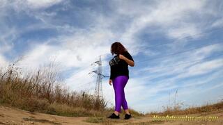 Pissing trough her leggings in a hot day - Fat girl pee with huge jet outdoor