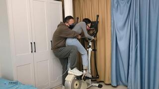 The girl was tied to fitness equipment to experience orgasm (Chinese Model)